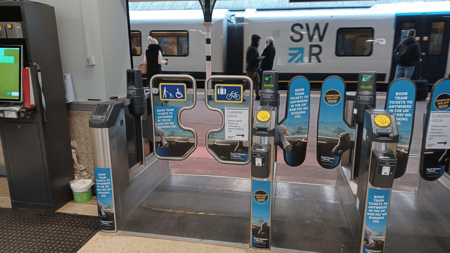 Platform gate 