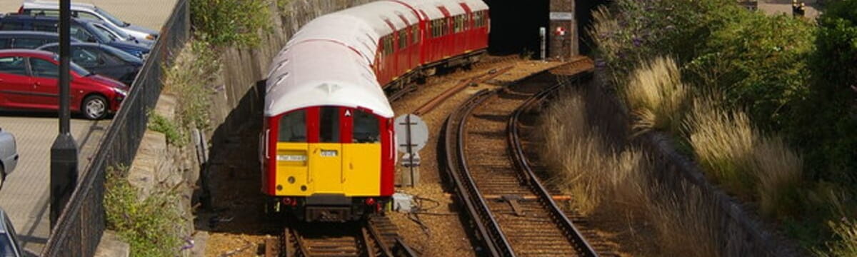 Class 483 train
