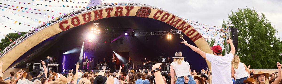 Festival crowd in front of Country on Common stage