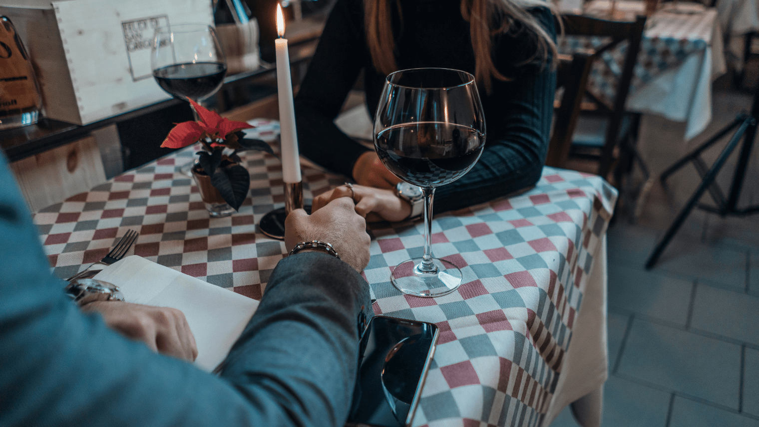 A couple on a date at a restaurant
