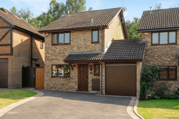 Picket Post Close